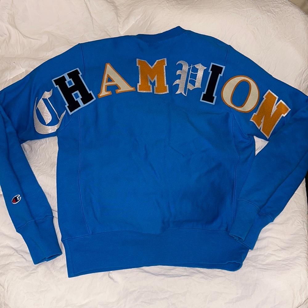 Men’s Champion Letterman Patches Crewneck